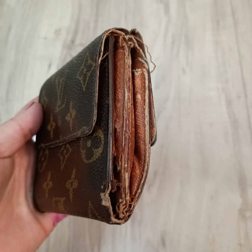 Authentic Louis Vuitton Monogram Portefeiulle Elise Trifold Wallet